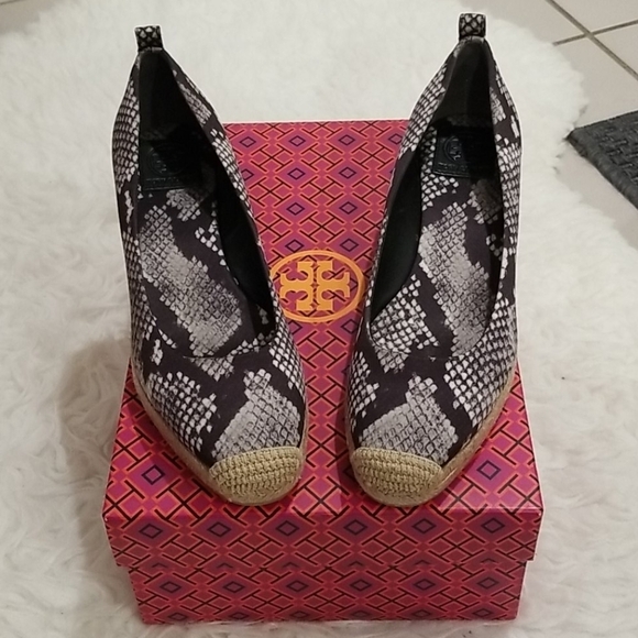 💕TORY BURCH💕 Heather Snakeskin Wedge Espadrilles - Picture 1 of 10